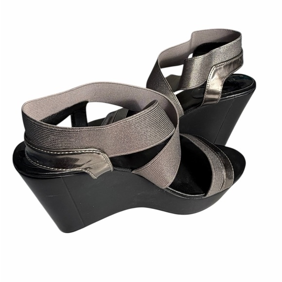 Charlies By Charles David Black and Gray Wedge Heel Women's Sandals Sz 7 - Picture 3 of 11